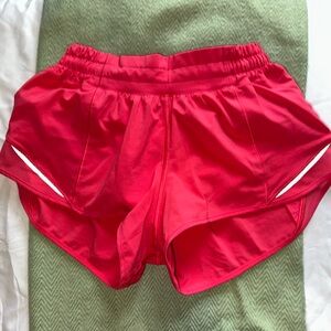 LULULEOMON SHORTS